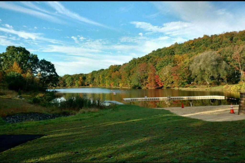 *Amenity-Filled Waterfront Oasis @Saw Creek Estates Near Waterfalls And Hiking* Іст-Страудсберг Екстер'єр фото